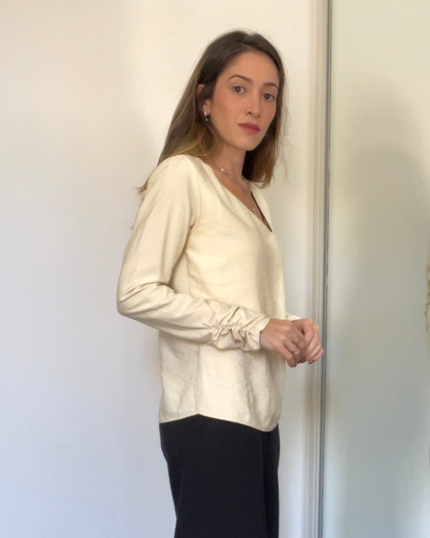 Blusa Mangas Longas Decote Assimétrico Esther Champagne