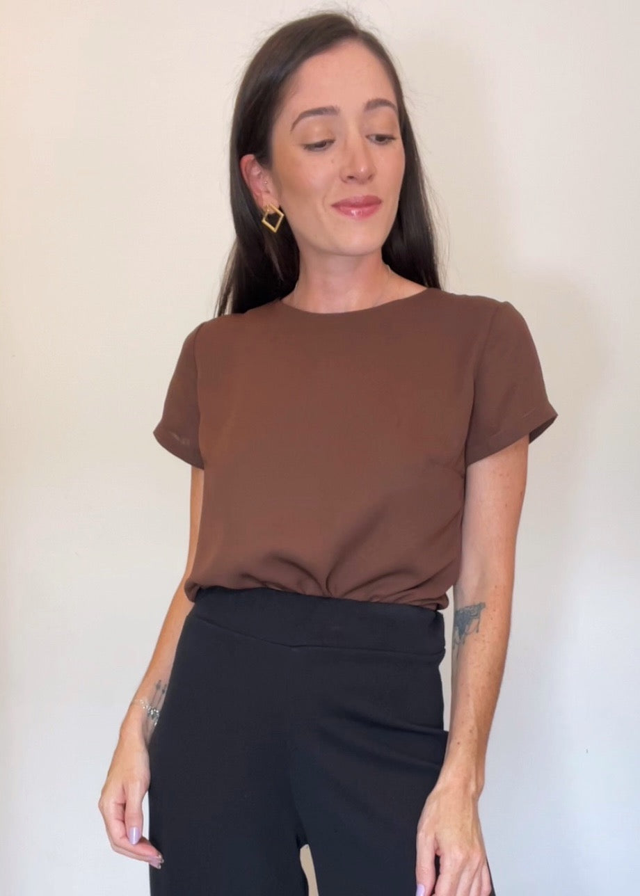 Blusa Manga Curta Crepe Fiorella Marrom
