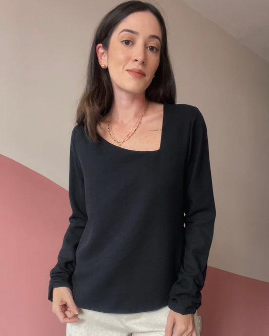 Blusa Mangas Longas Decote Assimétrico Esther Preta