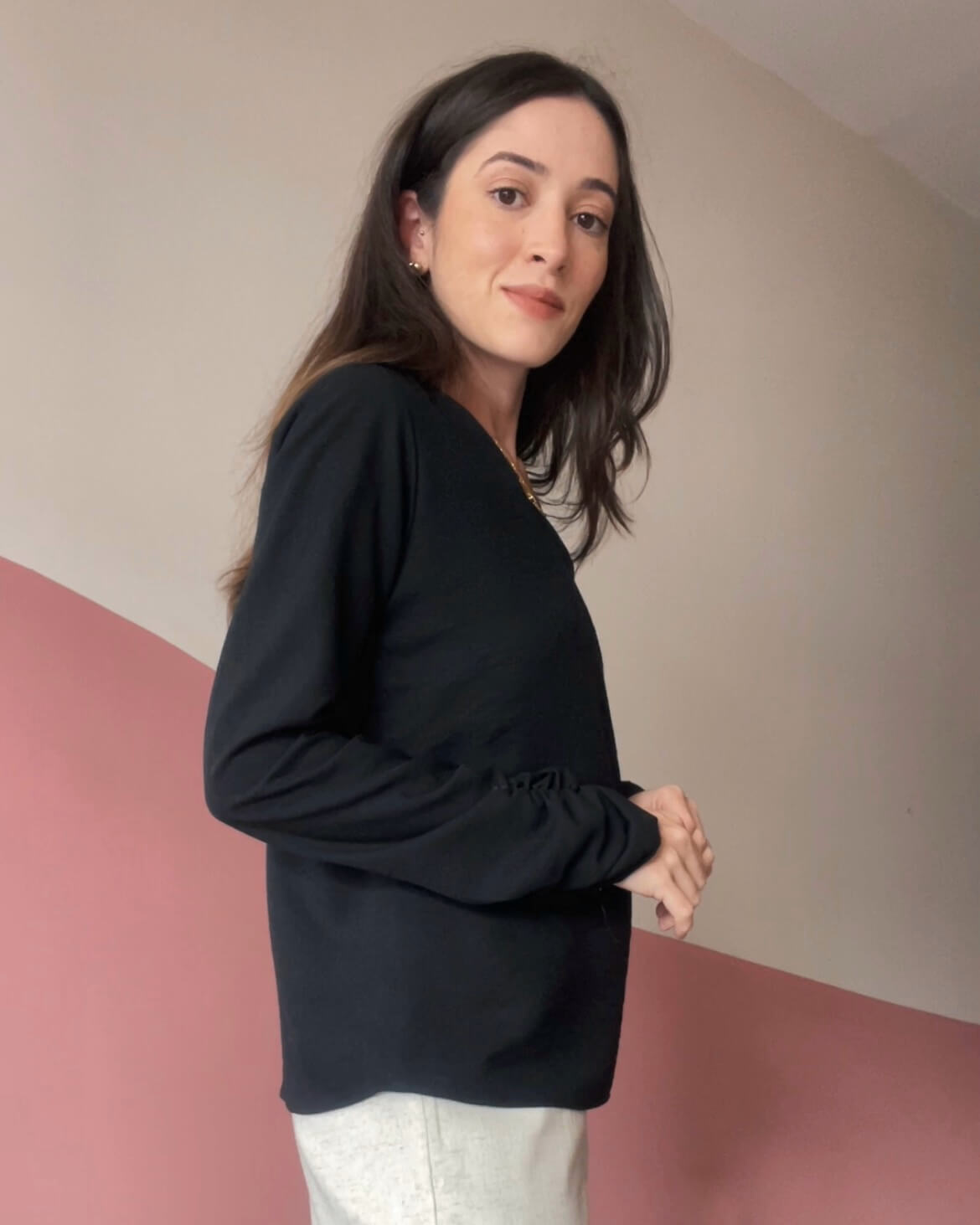 Blusa Mangas Longas Decote Assimétrico Esther Preta