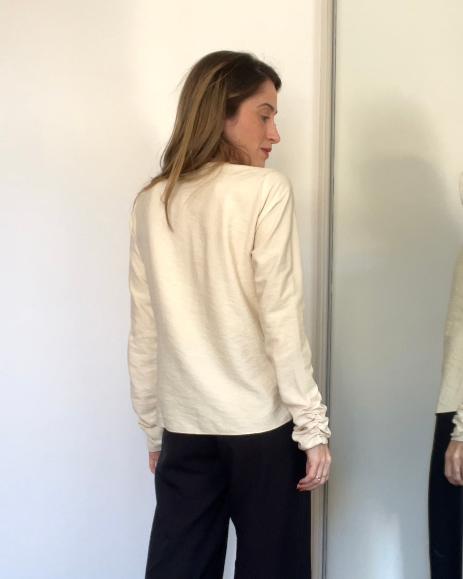 Blusa Mangas Longas Decote Assimétrico Esther Champagne