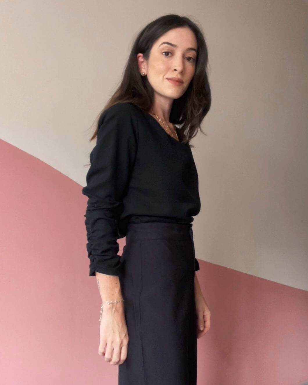 Blusa Mangas Longas Decote Assimétrico Esther Preta