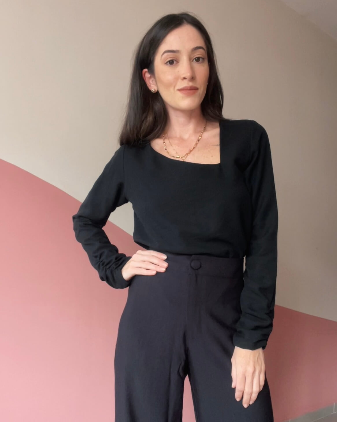 Blusa Mangas Longas Decote Assimétrico Esther Preta