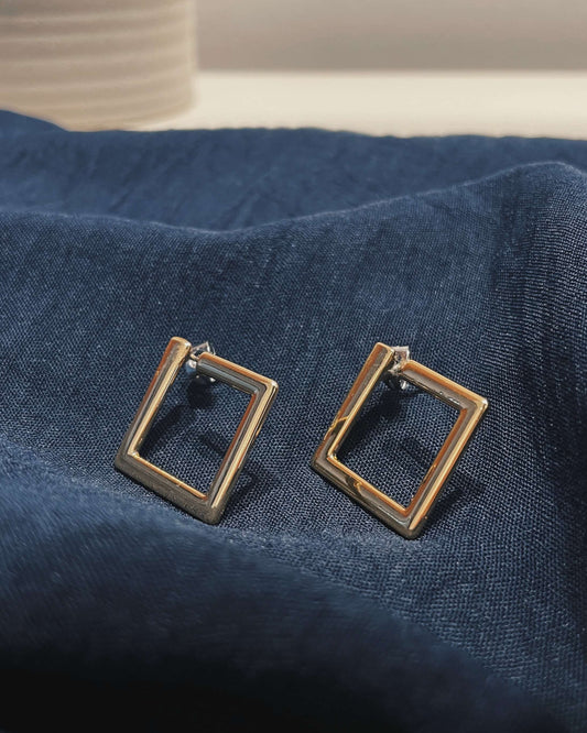 Brinco Quadro Médio Dourado