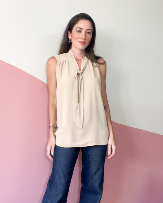 Blusa Regata Texturizada Decote Laço Valéria Bege