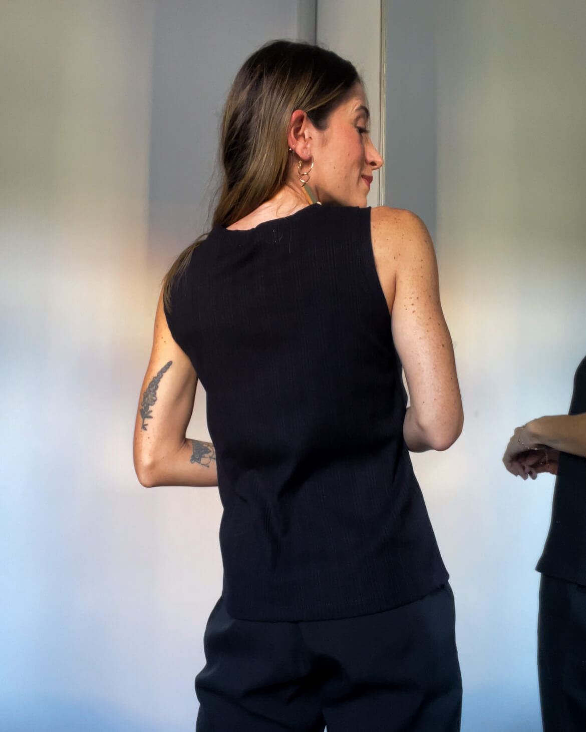 Blusa Regata Malha Canelada Anastasia Preta