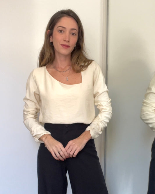 Blusa Mangas Longas Decote Assimétrico Esther Champagne