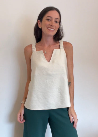 Blusa Regata Decote V Emma Bege Andiroba