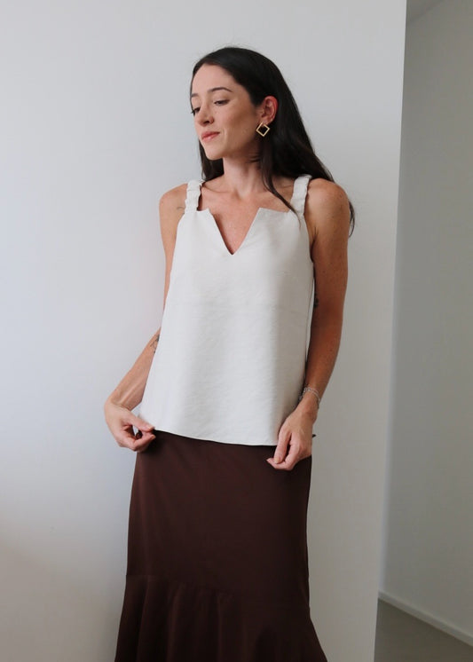 Blusa Regata Decote V Emma Bege Andiroba