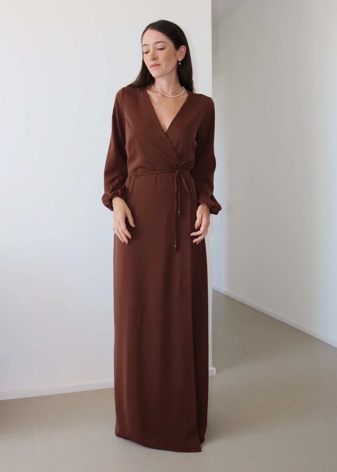 Vestido Transpassado Longo Cláudia Marrom