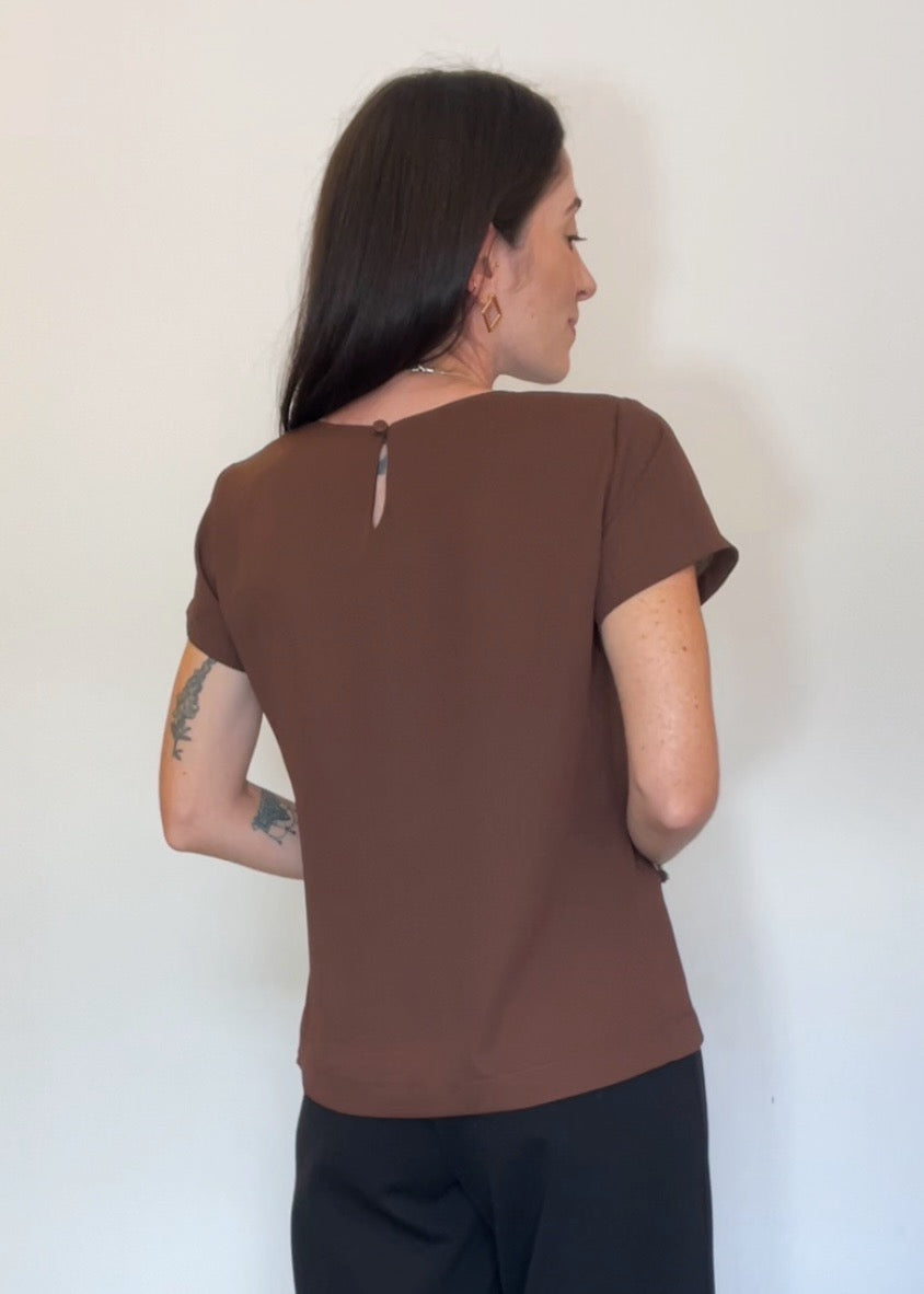 Blusa Manga Curta Crepe Fiorella Marrom