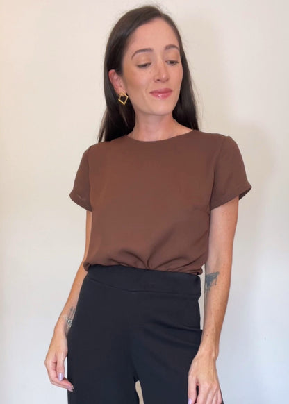 Blusa Manga Curta Crepe Fiorella Marrom