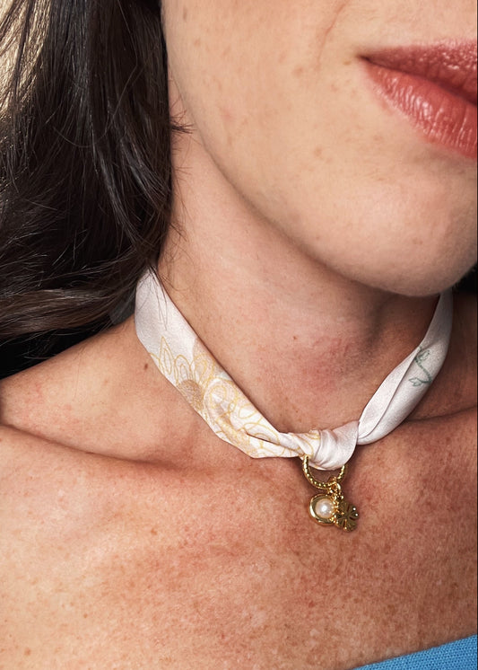 Gargantilha de lenço Pérola da Sorte