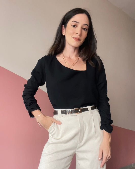 Blusa Mangas Longas Decote Assimétrico Esther Preta