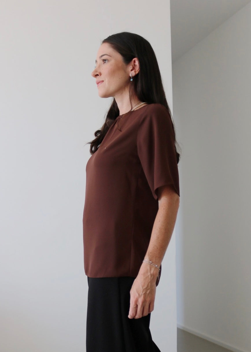Blusa MC Crepe Decote Franzido Fabíola Marrom