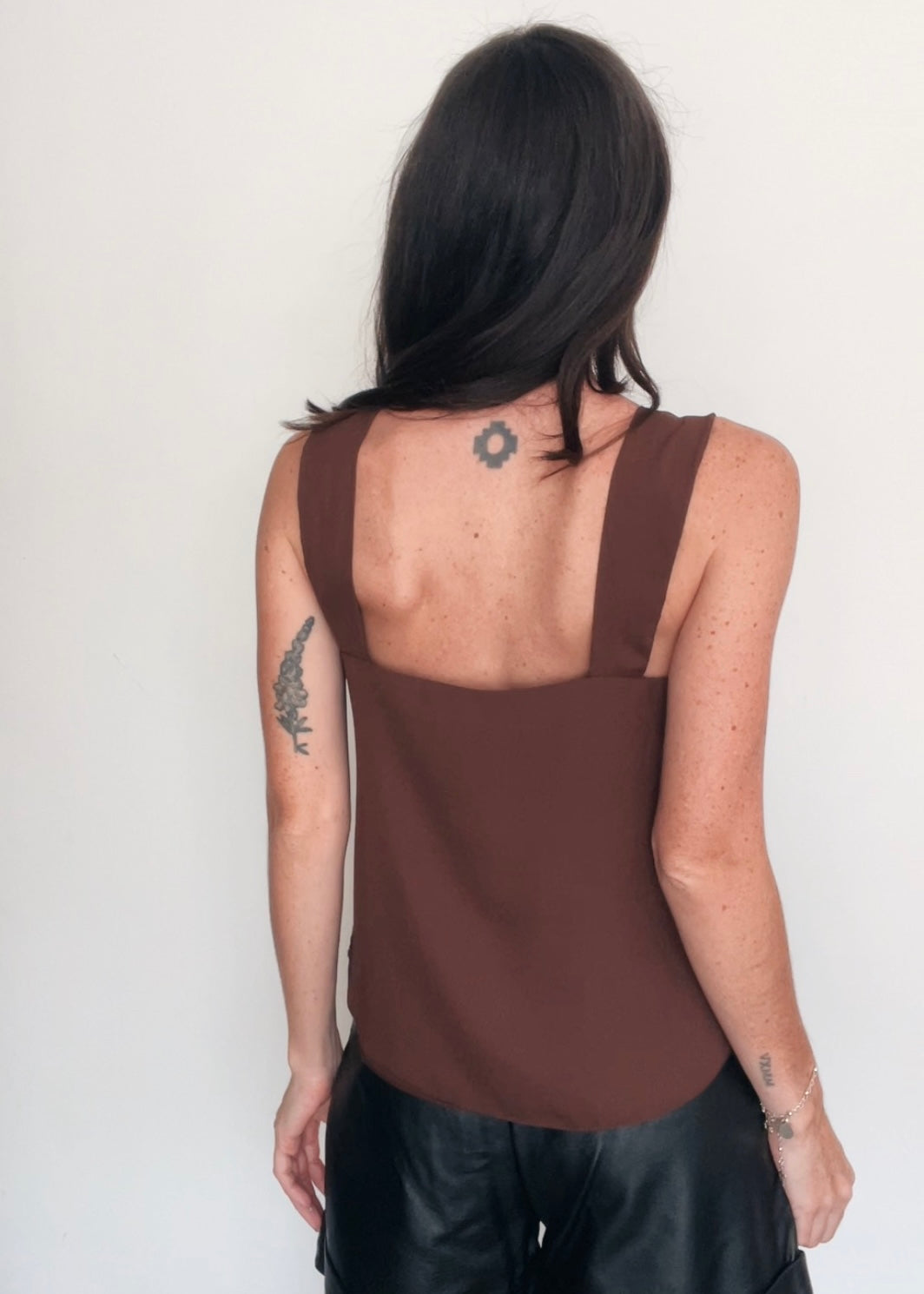 Blusa Alças Crepe Olívia Marrom