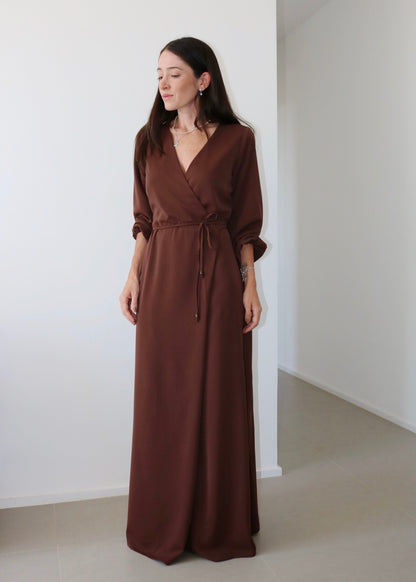 Vestido Transpassado Longo Cláudia Marrom