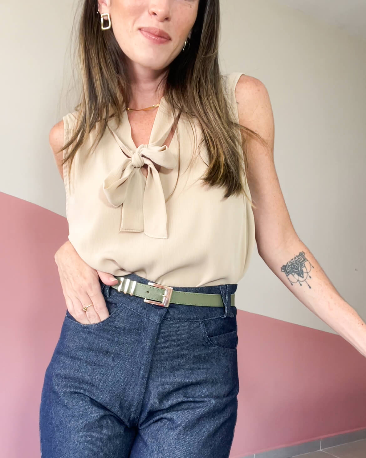 Blusa Regata Texturizada Decote Laço Valéria Bege